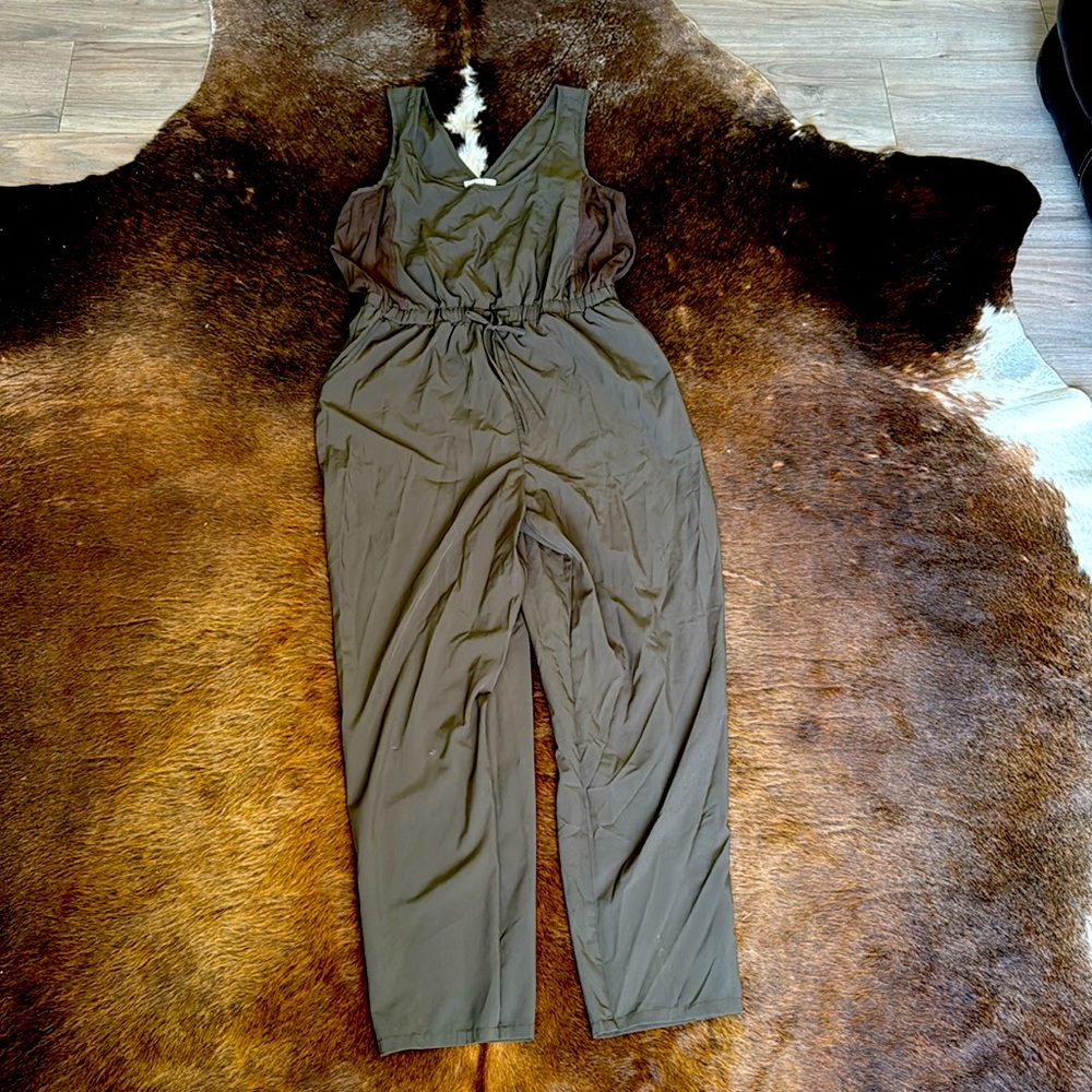 Olive romper. Worn once to try on. My torso is too long 😢 so cute!